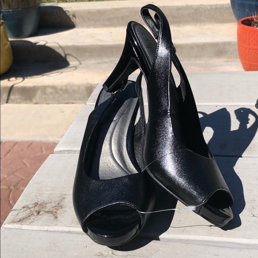 Ladies Shoes, NWOT, Life Stride Soft System